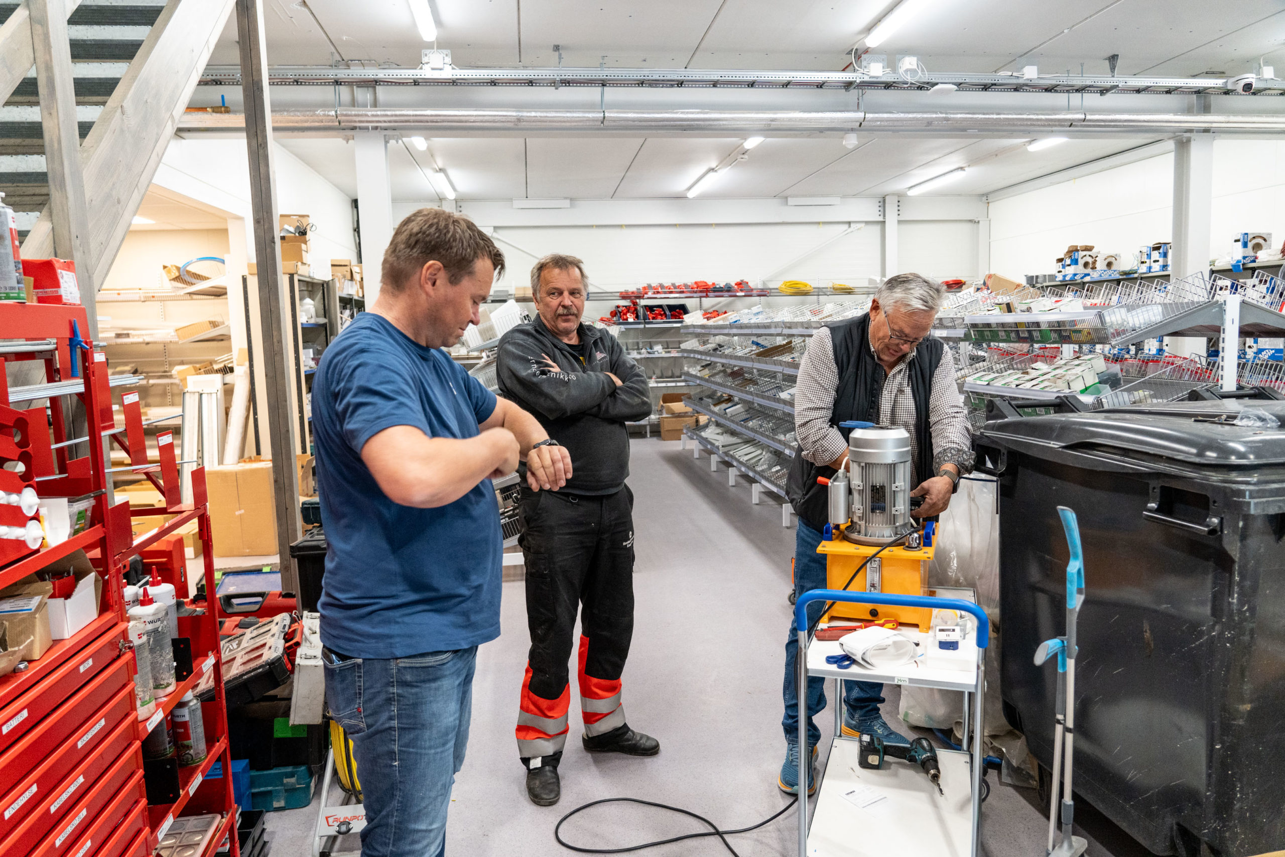 Selger produkter til håndvereke i butikk